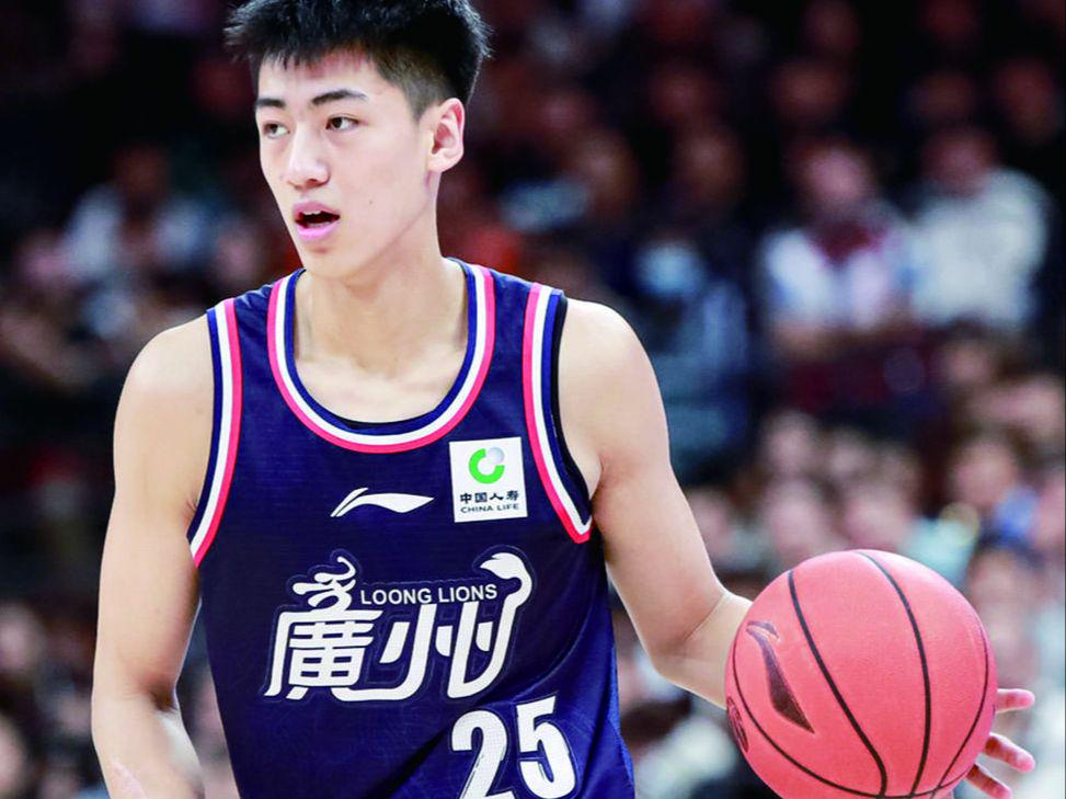 马刺主帅谈福克斯被批评:我不看社媒也不在乎,对他有100%信心