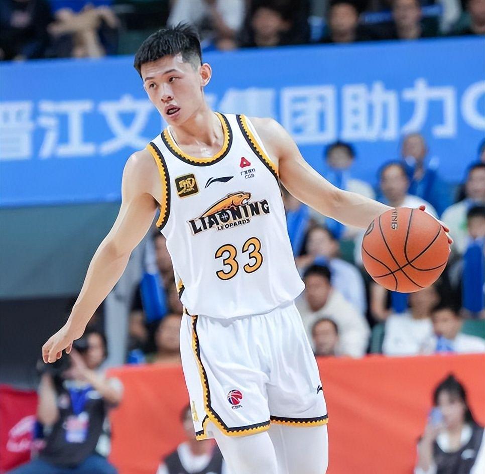 新鹏城提出换人后裁判间隔73秒后才恢复比赛,中间四官未进行换人检查程序