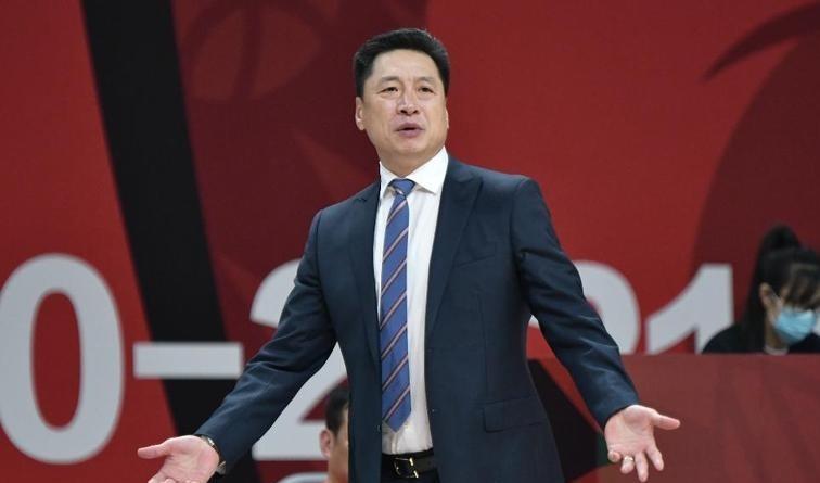 不莱梅后卫魏泽受伤14个月后复出，赛后激动落泪