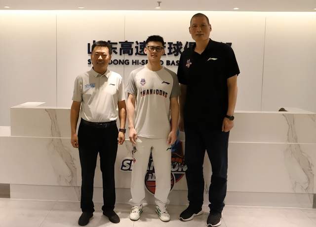 效力3支不同球队夺欧冠,历史仅一人,横跨12年决赛全首发,C罗也不行